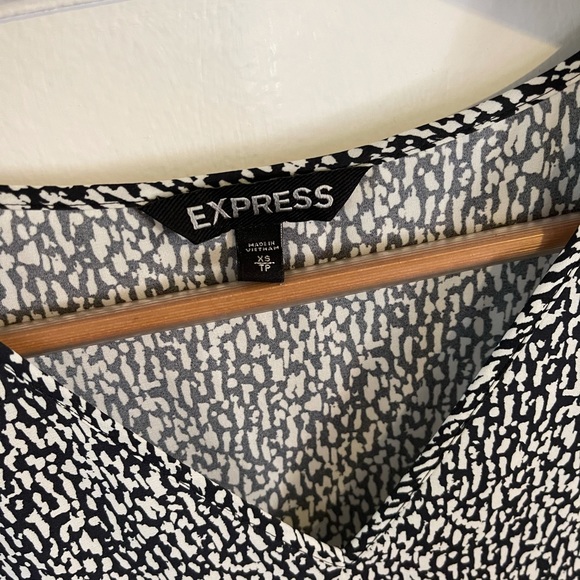 Express Top - Picture 2 of 3